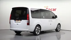 2023 Hyundai Staria 4WD Tourer 9-Seater — фото 2