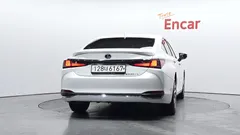 2023 Lexus ES Luxury Plus, белый — фото 4