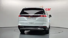 2022 Kia Carnival Diesel 11-Seater Noblesse — фото 4