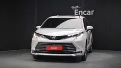 2022 Toyota Sienna 2.5 Hybrid 2WD, белый — фото 3