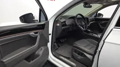 2023 Volkswagen Touareg 3.0 TDI Prestige — фото 10