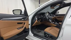 2023 BMW 5-Series 520i M Sport — фото 10