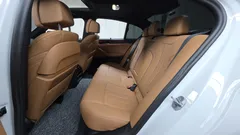 2023 BMW 5-Series 520i M Sport — фото 12