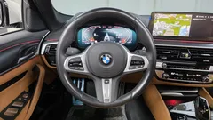 2023 BMW 5-Series 520i M Sport — фото 14