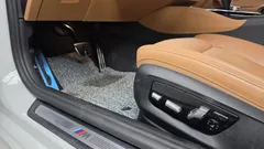 2023 BMW 5-Series 520i M Sport — фото 18