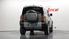 2023 Land Rover Defender 110 D250 SE — фото 4