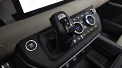 2023 Land Rover Defender 110 D250 SE — фото 9