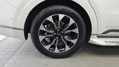 2023 Kia Carnival Gasoline 9-Seater Hi-Limousine — фото 5