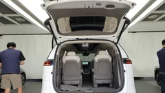 2023 Kia Carnival Gasoline 9-Seater Hi-Limousine — фото 20