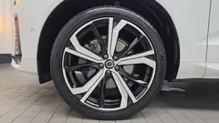 2022 Volvo XC60 B6 R-Design, белый — фото 5