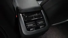 2022 Volvo XC60 B6 R-Design, белый — фото 18