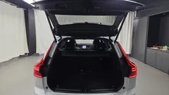 2022 Volvo XC60 B6 R-Design, белый — фото 20