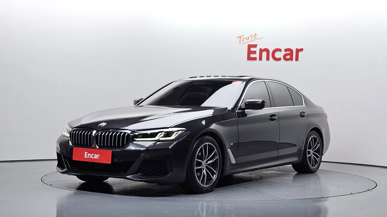 2022 BMW 5-Series 520i M Sport
