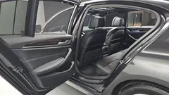 2022 BMW 5-Series 520i M Sport — фото 12