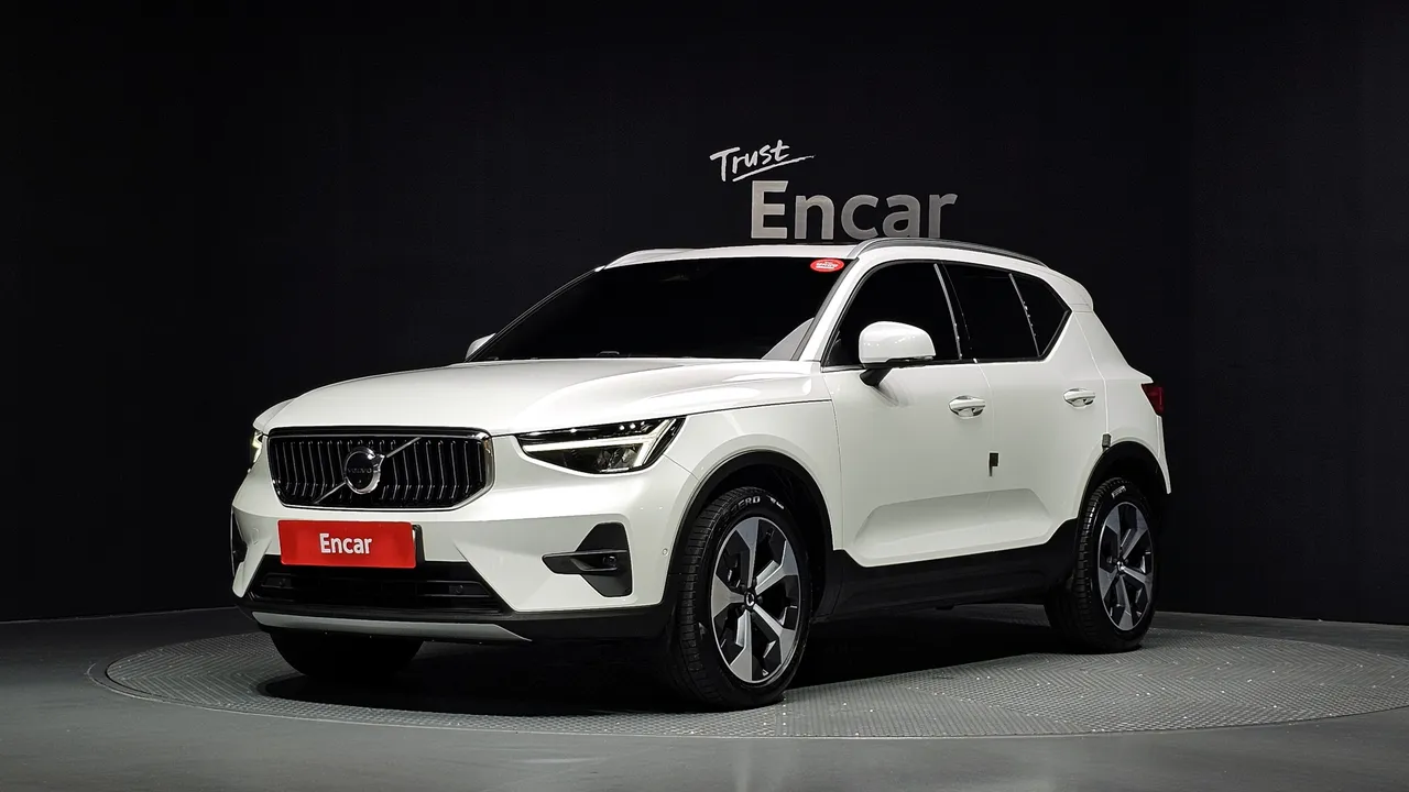 2023 Volvo XC40 B4 Ultimate Bright