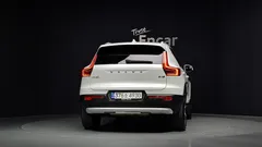2023 Volvo XC40 B4 Ultimate Bright — фото 4