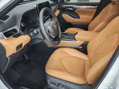 2025 Toyota Highlander 2.5 4WD Platimum — фото 10