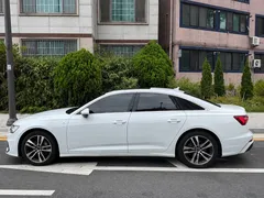 2023 Audi A6 45 TFSI Quattro Premium — фото 2