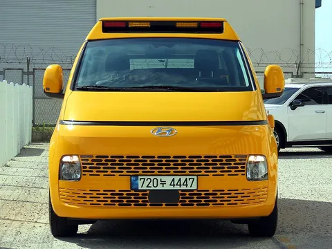2023 Hyundai Staria L3.5  Kinder Safety Car