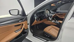 2023 BMW 5-Series 520i M Sport — фото 10