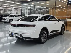 2023 Toyota Crown 2.5 4WD Hybrid, белый — фото 2