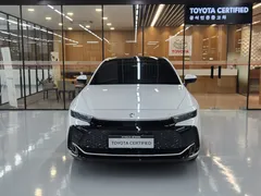 2023 Toyota Crown 2.5 4WD Hybrid, белый — фото 3
