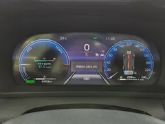 2023 Toyota Crown 2.5 4WD Hybrid, белый — фото 5