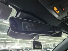 2023 Toyota Crown 2.5 4WD Hybrid, белый — фото 10