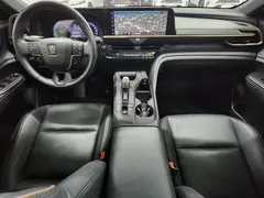 2023 Toyota Crown 2.5 4WD Hybrid, белый — фото 16