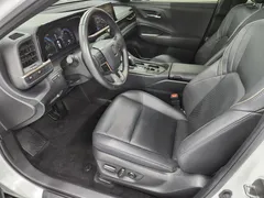 2023 Toyota Crown 2.5 4WD Hybrid, белый — фото 18