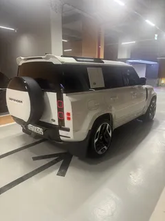 2023 Land Rover Defender 110 D250 SE — фото 2