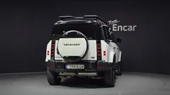2023 Land Rover Defender 110 D250 SE — фото 4