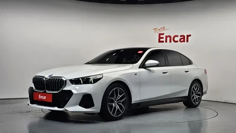 2024 BMW 5-Series 520i M Sport