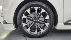 2023 Kia Carnival Diesel 9-Seater Hi-Limousine(Special Vehicle) — фото 5