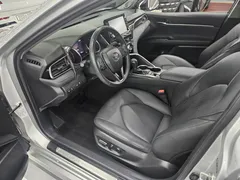 2023 Toyota Camry 2.5 XLE Hybrid, серебристый — фото 15