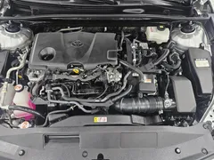 2023 Toyota Camry 2.5 XLE Hybrid, серебристый — фото 20