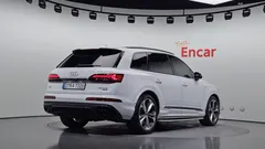 2022 Audi Q7 55 TFSI Quattro Premium — фото 2