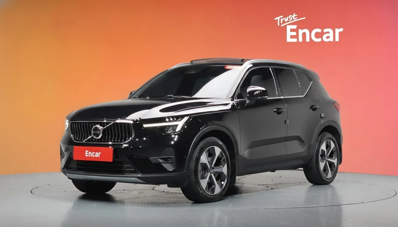 2023 Volvo XC40 B4 Ultimate Bright
