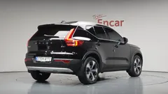 2023 Volvo XC40 B4 Ultimate Bright — фото 2