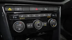 2021 Volkswagen T-Roc 2.0 TDI Premium, белый — фото 16