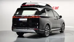 2023 Kia Carnival Diesel 9-Seater Hi-Limousine — фото 2