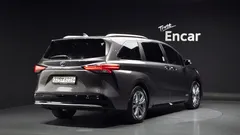 2021 Toyota Sienna 2.5 Hybrid 2WD, серый — фото 2