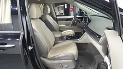 2023 Kia Carnival Gasoline 9-Seater Hi-Limousine — фото 11