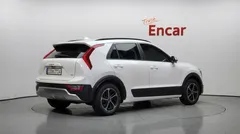 2024 Kia Niro Prestige, белый — фото 2