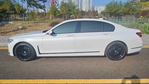2022 BMW 7-Series 740Li xDrive Design Pure Excellence