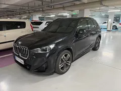 2023 BMW X1 sDrive 20i M Sport, чёрный — фото 1