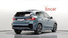 2024 BMW X1 xDrive 20i M Sport, светло-серебристый — фото 2