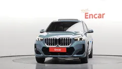 2024 BMW X1 xDrive 20i M Sport, светло-серебристый — фото 3