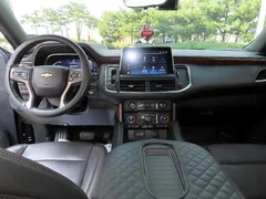 2022 ChevroletGMDaewoo Tahoe 6.2 Dark Knight 4WD, чёрный — фото 7
