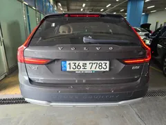 2022 Volvo V90 B5 Pro AWD, серый — фото 3